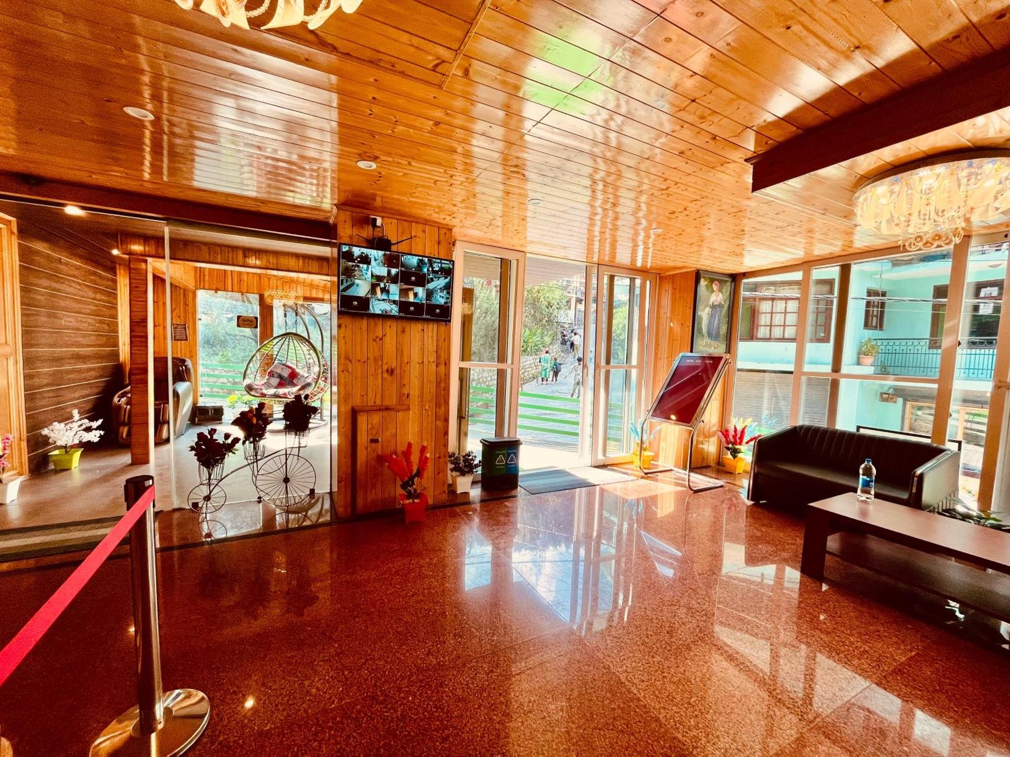Vista Resort, Manali - ! Near Mall Road !! Hot & Cold Ac Rooms !! Best Selling !! Big Parking !! Luxury Collection !! Open Terrace !! Lift !! Playing Zone !! Property Of The Year ! Ngoại thất bức ảnh