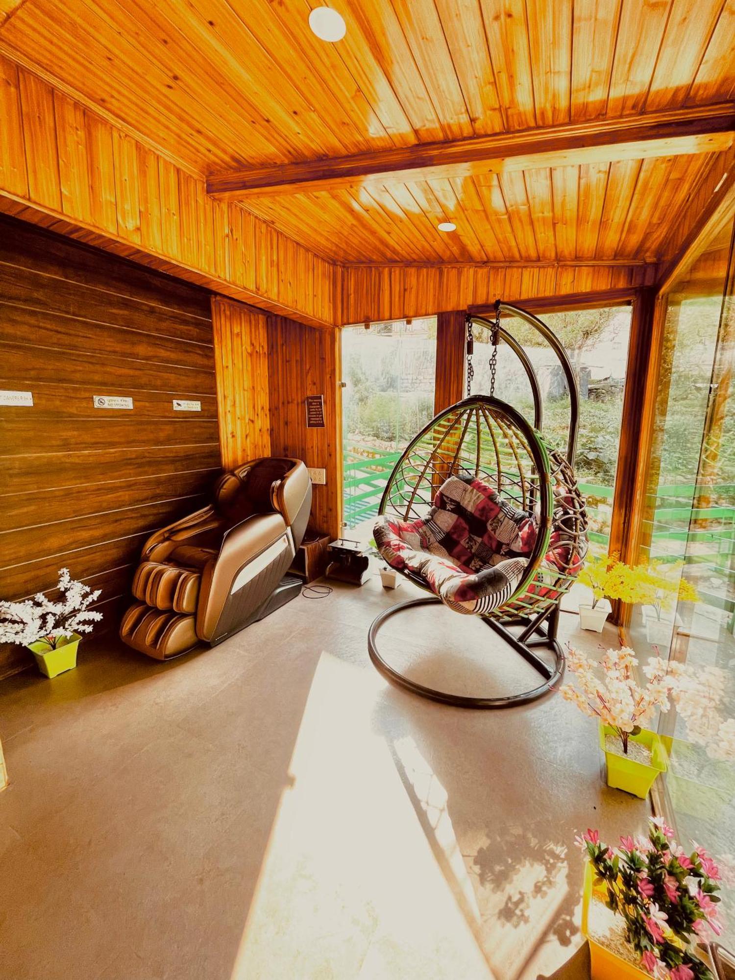 Vista Resort, Manali - ! Near Mall Road !! Hot & Cold Ac Rooms !! Best Selling !! Big Parking !! Luxury Collection !! Open Terrace !! Lift !! Playing Zone !! Property Of The Year ! Ngoại thất bức ảnh