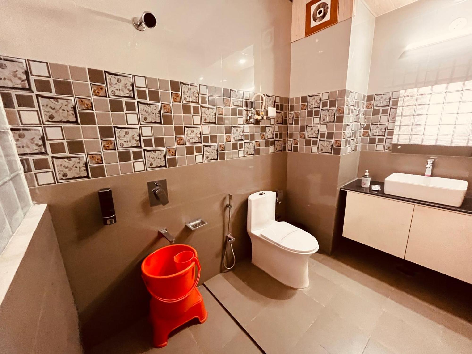 Vista Resort, Manali - ! Near Mall Road !! Hot & Cold Ac Rooms !! Best Selling !! Big Parking !! Luxury Collection !! Open Terrace !! Lift !! Playing Zone !! Property Of The Year ! Ngoại thất bức ảnh