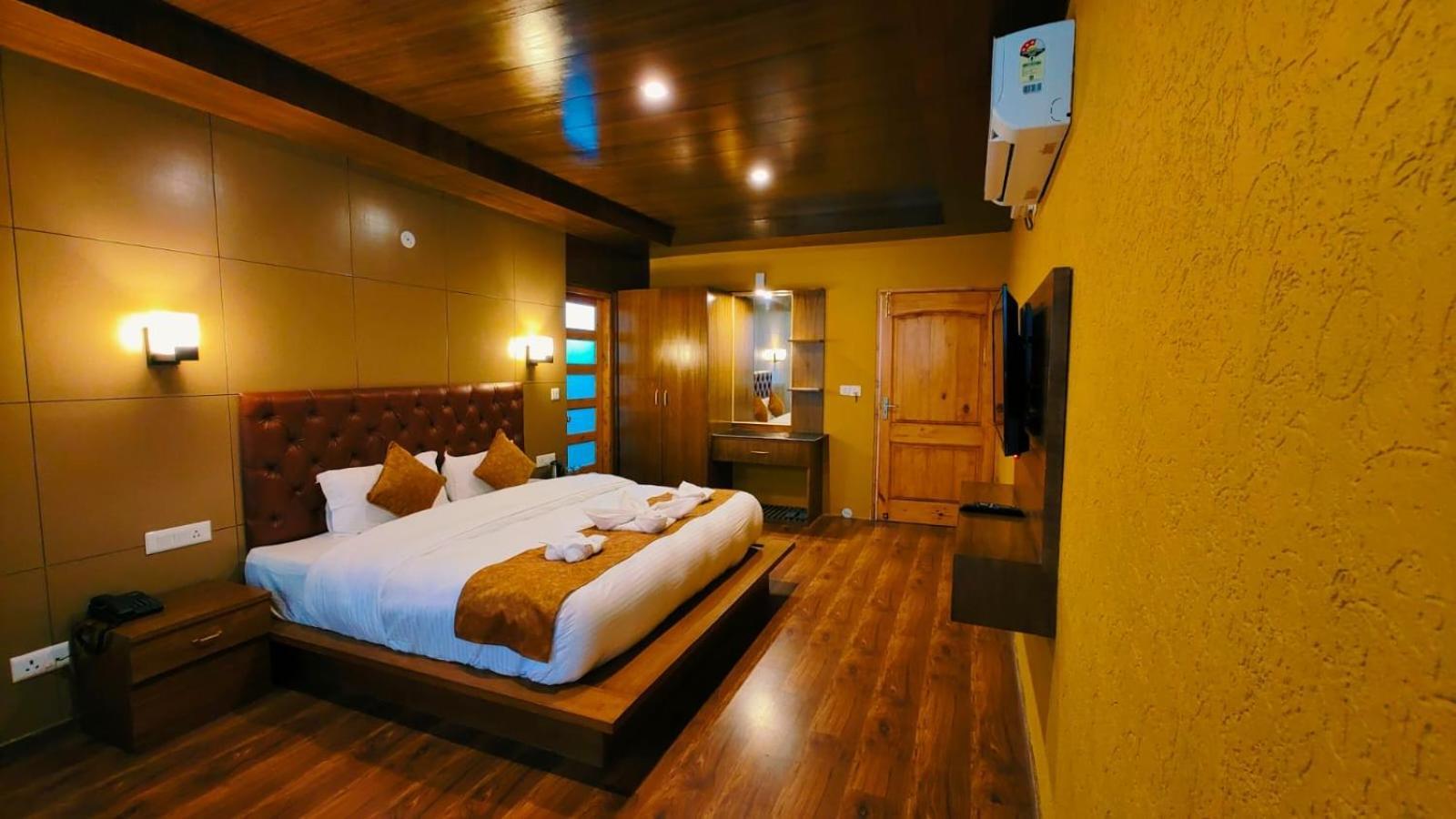 Vista Resort, Manali - ! Near Mall Road !! Hot & Cold Ac Rooms !! Best Selling !! Big Parking !! Luxury Collection !! Open Terrace !! Lift !! Playing Zone !! Property Of The Year ! Ngoại thất bức ảnh