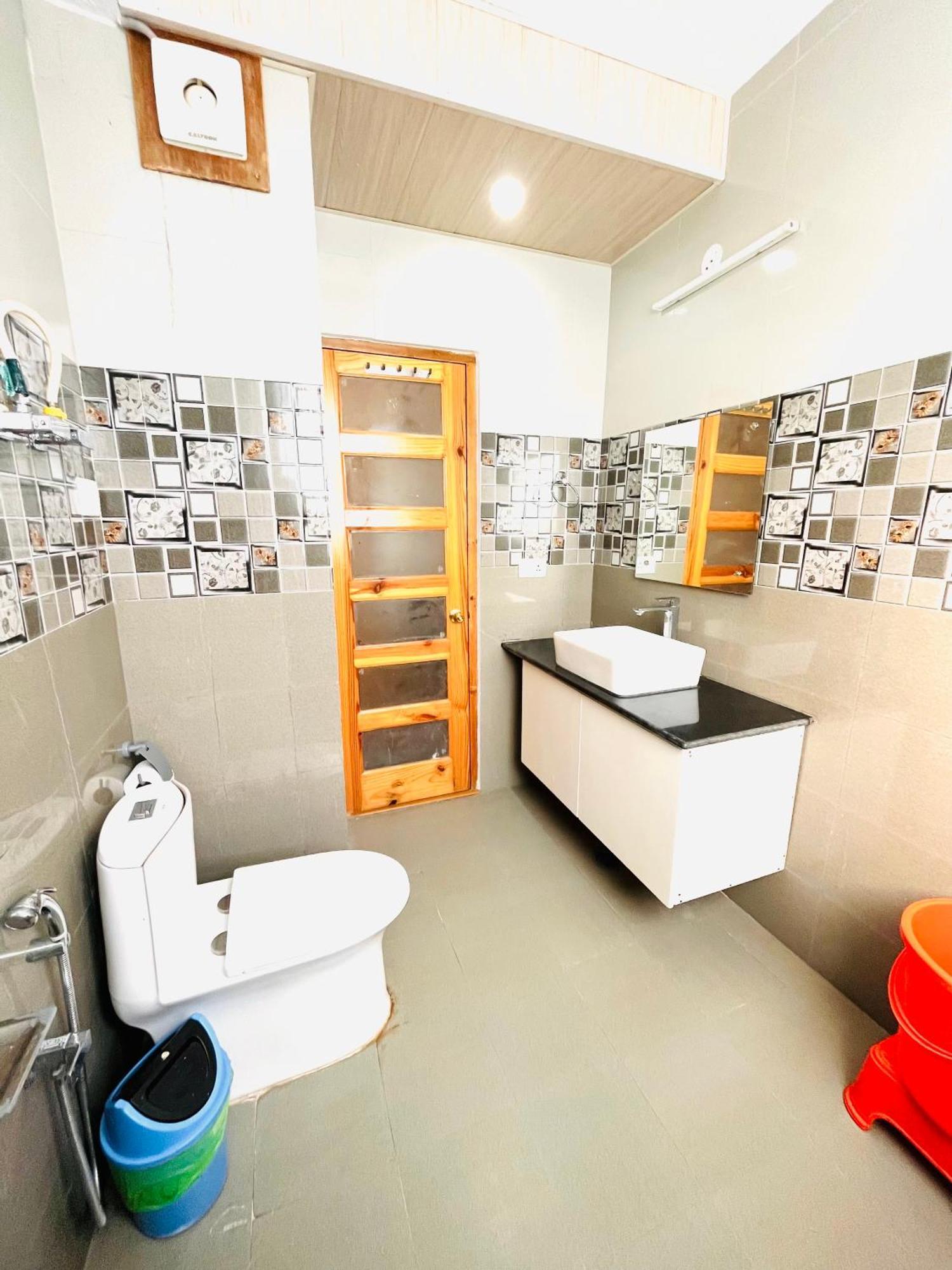 Vista Resort, Manali - ! Near Mall Road !! Hot & Cold Ac Rooms !! Best Selling !! Big Parking !! Luxury Collection !! Open Terrace !! Lift !! Playing Zone !! Property Of The Year ! Ngoại thất bức ảnh