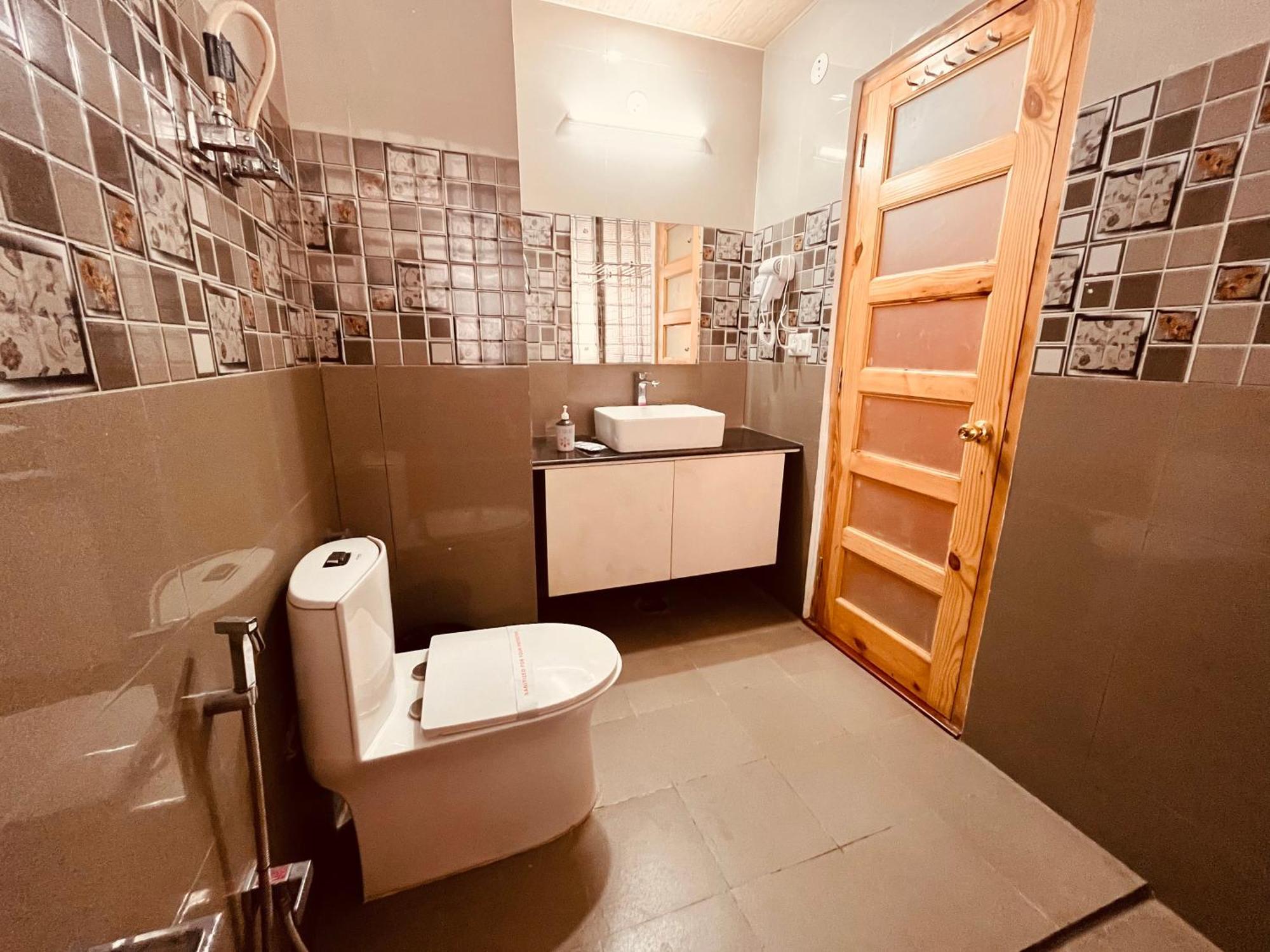 Vista Resort, Manali - ! Near Mall Road !! Hot & Cold Ac Rooms !! Best Selling !! Big Parking !! Luxury Collection !! Open Terrace !! Lift !! Playing Zone !! Property Of The Year ! Ngoại thất bức ảnh