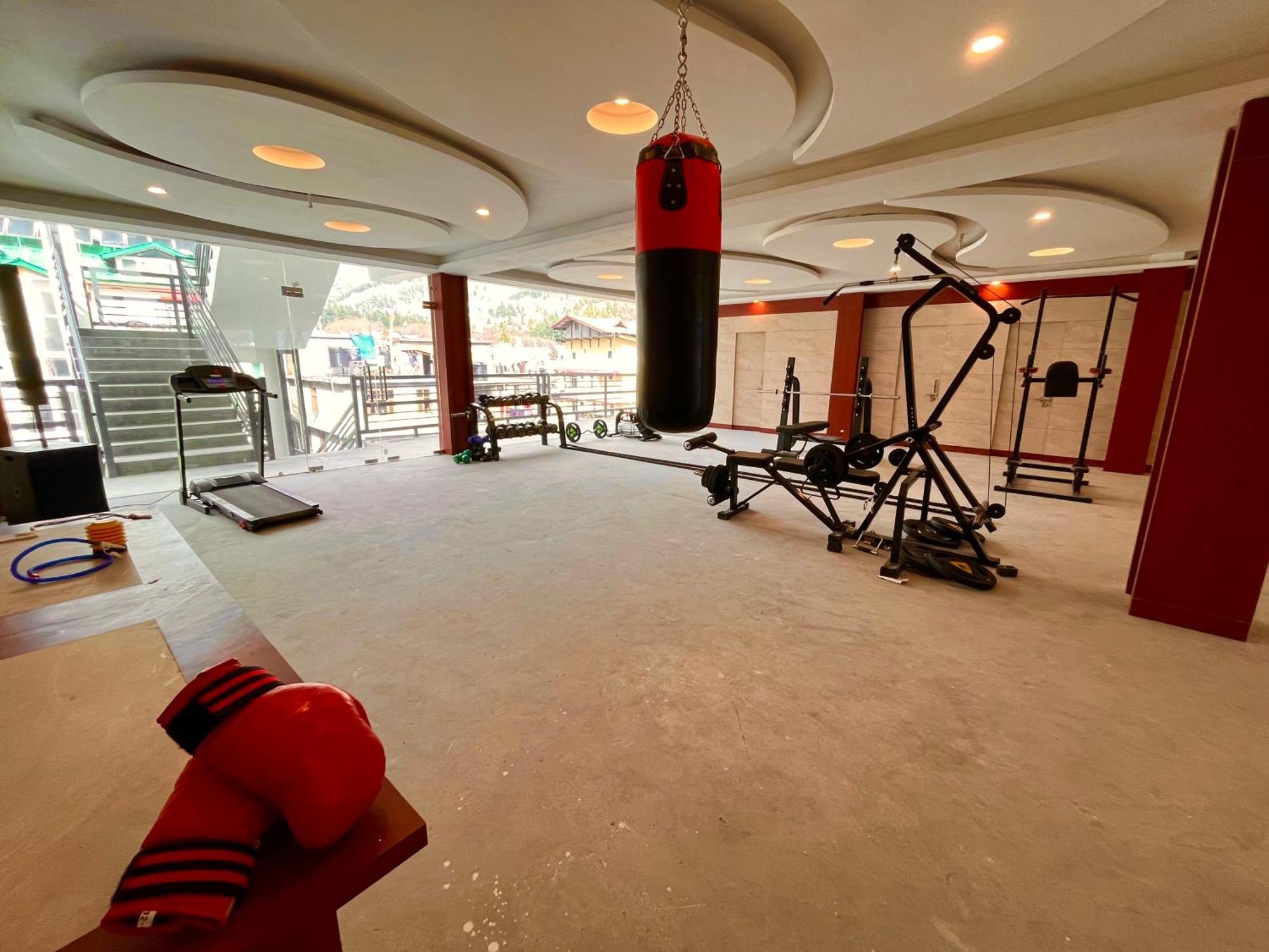 Vista Resort, Manali - ! Near Mall Road !! Hot & Cold Ac Rooms !! Best Selling !! Big Parking !! Luxury Collection !! Open Terrace !! Lift !! Playing Zone !! Property Of The Year ! Ngoại thất bức ảnh