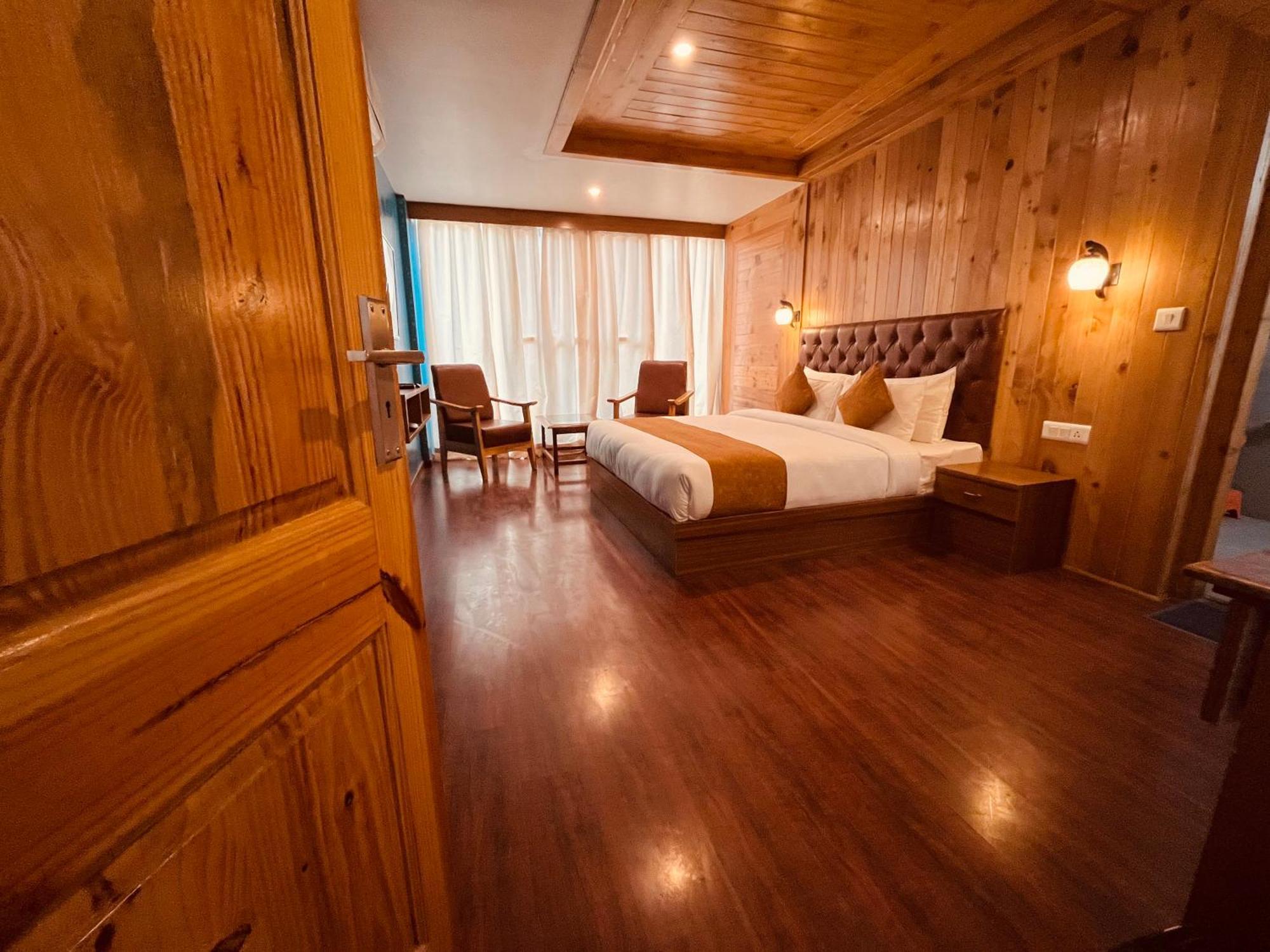 Vista Resort, Manali - ! Near Mall Road !! Hot & Cold Ac Rooms !! Best Selling !! Big Parking !! Luxury Collection !! Open Terrace !! Lift !! Playing Zone !! Property Of The Year ! Ngoại thất bức ảnh