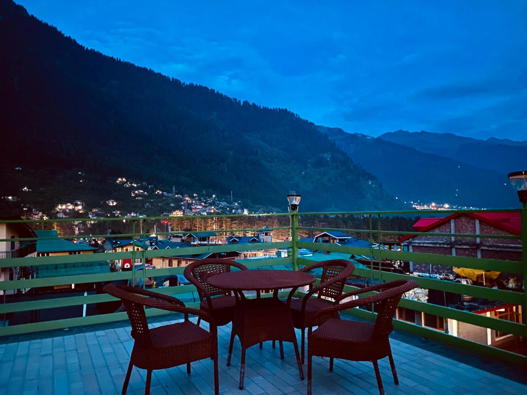 Vista Resort, Manali - ! Near Mall Road !! Hot & Cold Ac Rooms !! Best Selling !! Big Parking !! Luxury Collection !! Open Terrace !! Lift !! Playing Zone !! Property Of The Year ! Ngoại thất bức ảnh